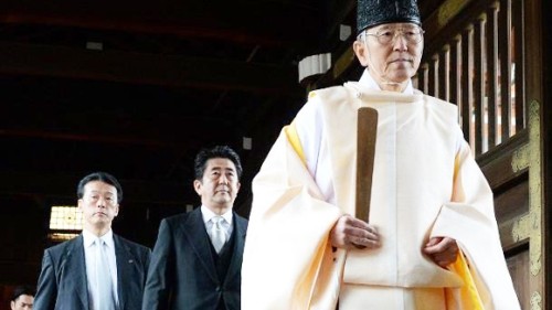 China, Russia criticize Japanese PM’s visit to Yasukuni Shrine - ảnh 1